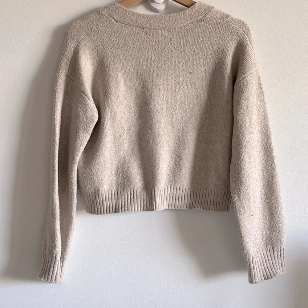 ✨2/$10✨ BP Beige Button Up Cropped Cardigan Sweater - Picture 5 of 6